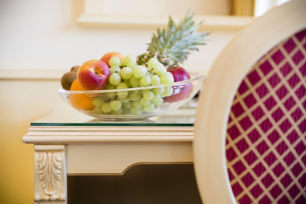 Luxury Family Hotel Royal Palace Praga Zewnętrze zdjęcie Fruit bowl