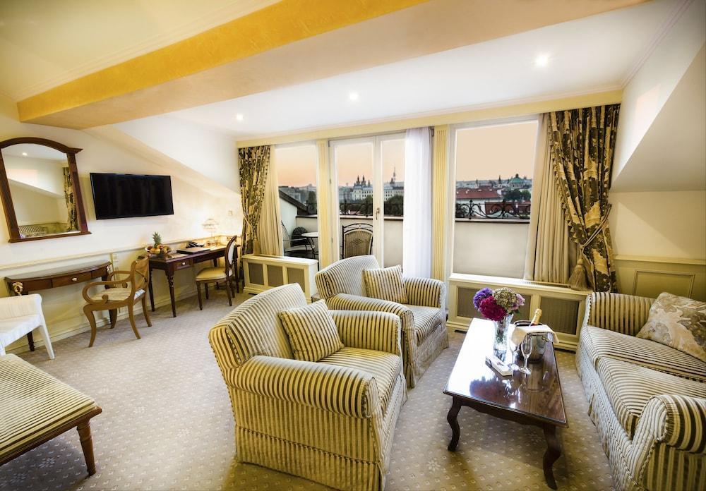 Luxury Family Hotel Royal Palace Praga Zewnętrze zdjęcie Suite