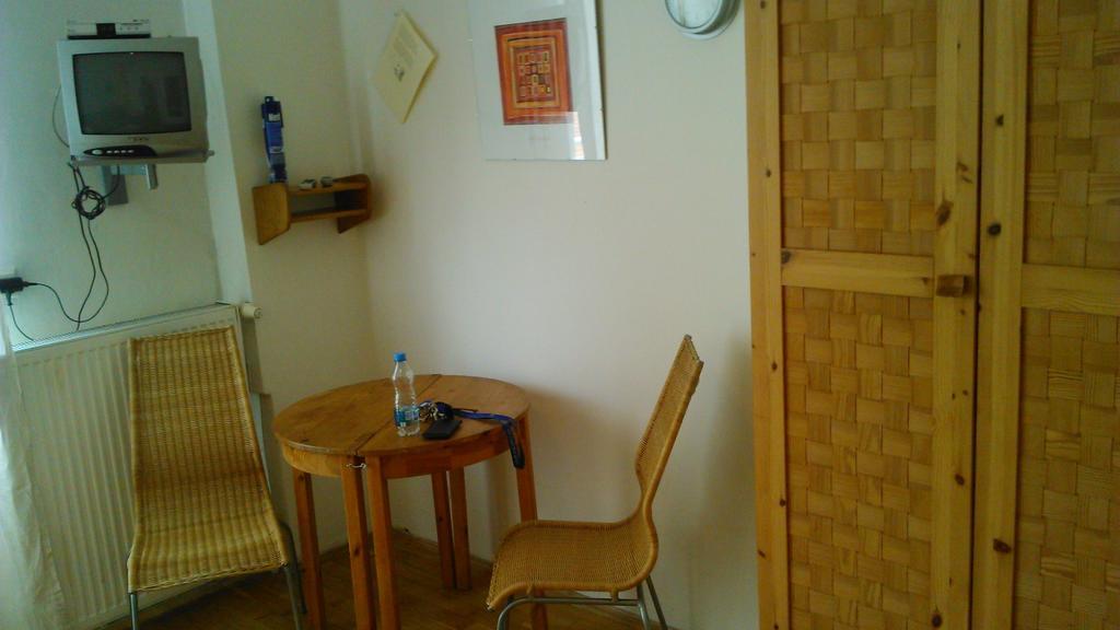 Luxury Family Hotel Royal Palace Praga Zewnętrze zdjęcie A typical room at the hostel