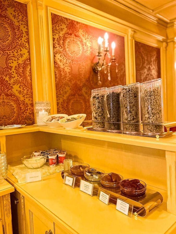 Luxury Family Hotel Royal Palace Praga Zewnętrze zdjęcie Tea at the Taj Mahal Palace Hotel