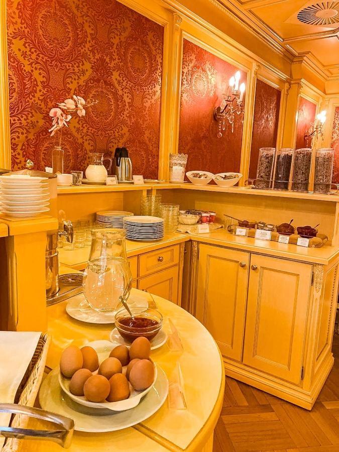 Luxury Family Hotel Royal Palace Praga Zewnętrze zdjęcie A Turkish coffee counter