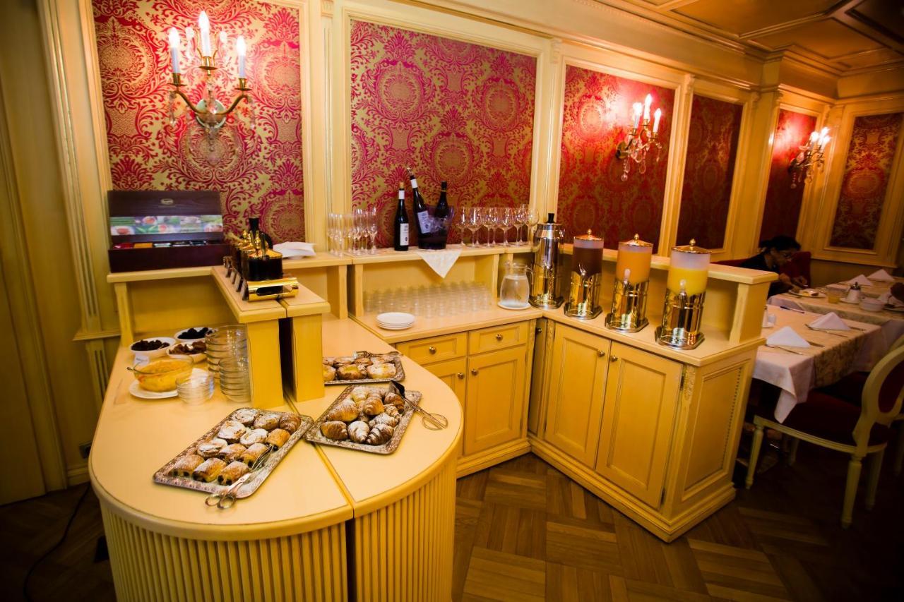 Luxury Family Hotel Royal Palace Praga Zewnętrze zdjęcie The interior of the restaurant