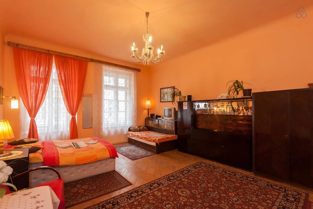 Luxury Family Hotel Royal Palace Praga Zewnętrze zdjęcie A room at the hotel