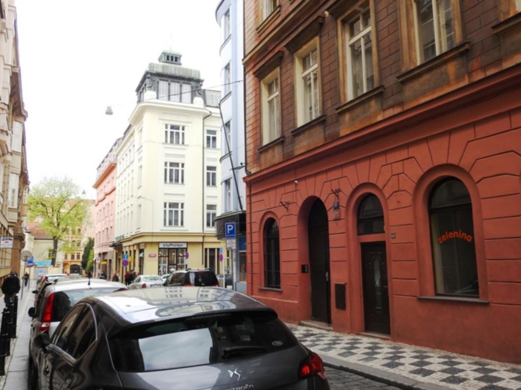 Luxury Family Hotel Royal Palace Praga Zewnętrze zdjęcie The former headquarters of the German National Museum of Music in Frankfurt am Main