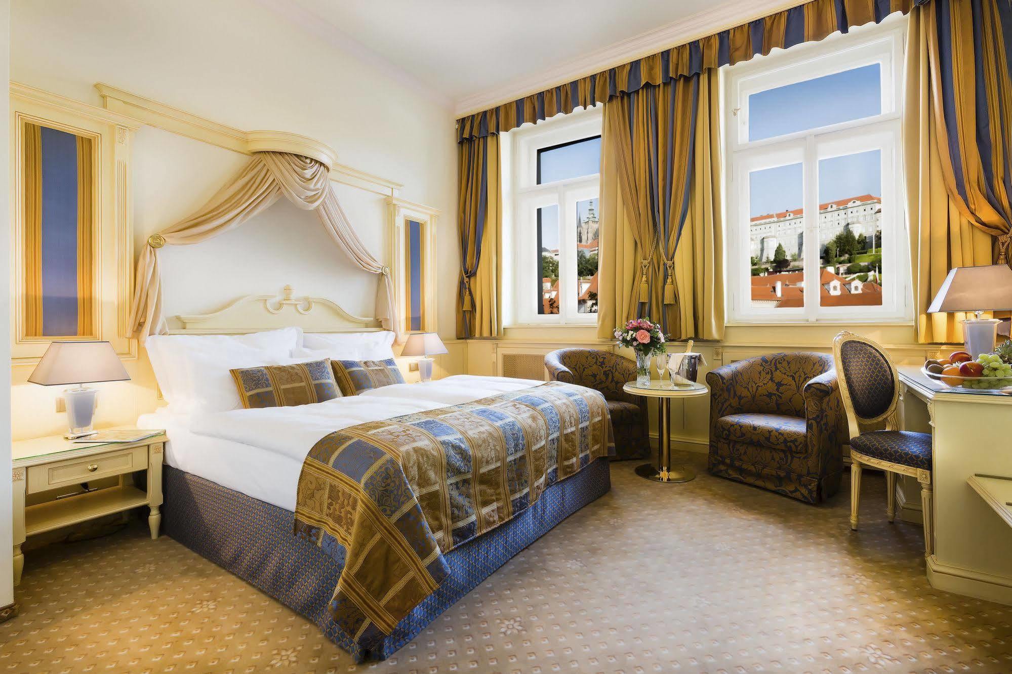Luxury Family Hotel Royal Palace Praga Zewnętrze zdjęcie