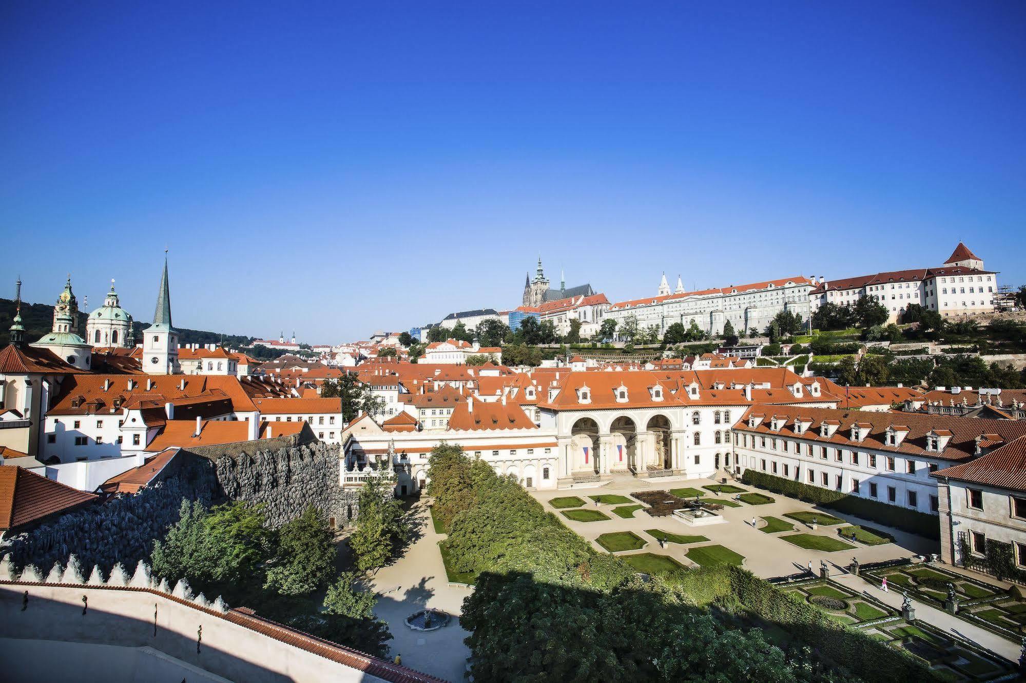 Luxury Family Hotel Royal Palace Praga Zewnętrze zdjęcie