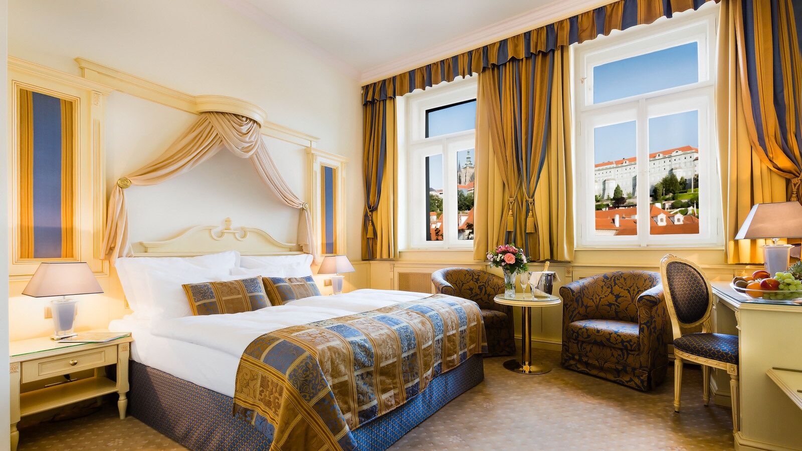 Luxury Family Hotel Royal Palace Praga Pokój zdjęcie A room at the Hotel Imperial