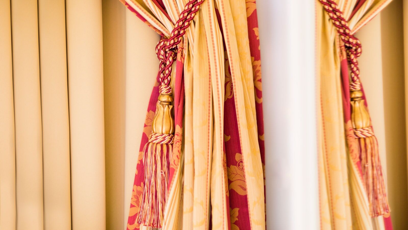 Luxury Family Hotel Royal Palace Praga Pokój zdjęcie Curtains