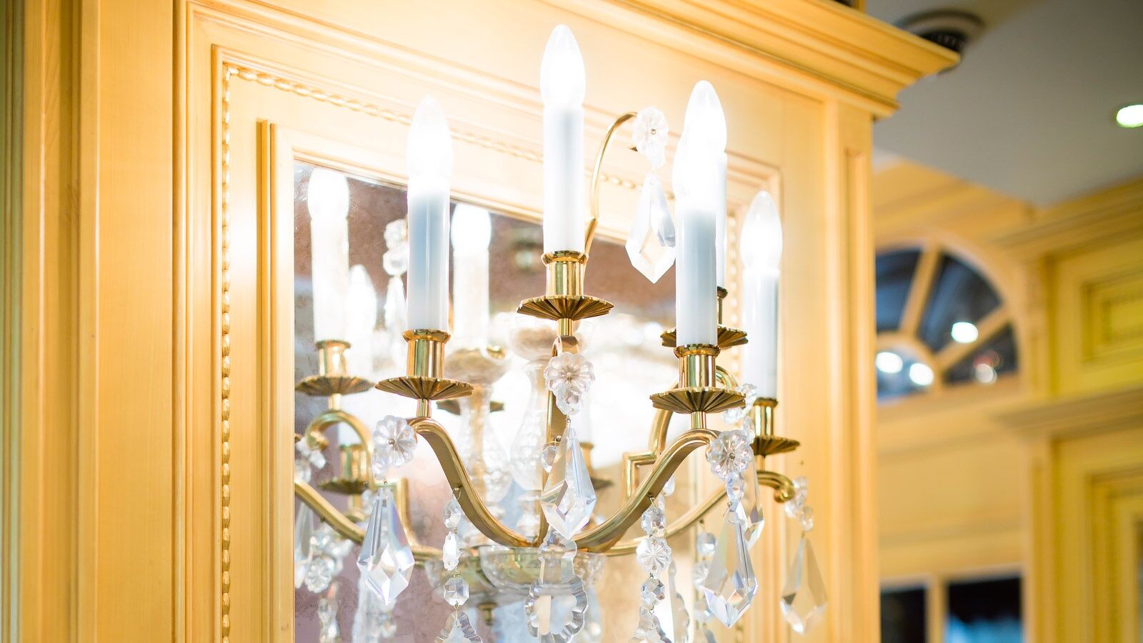 Luxury Family Hotel Royal Palace Praga Pokój zdjęcie A chandelier