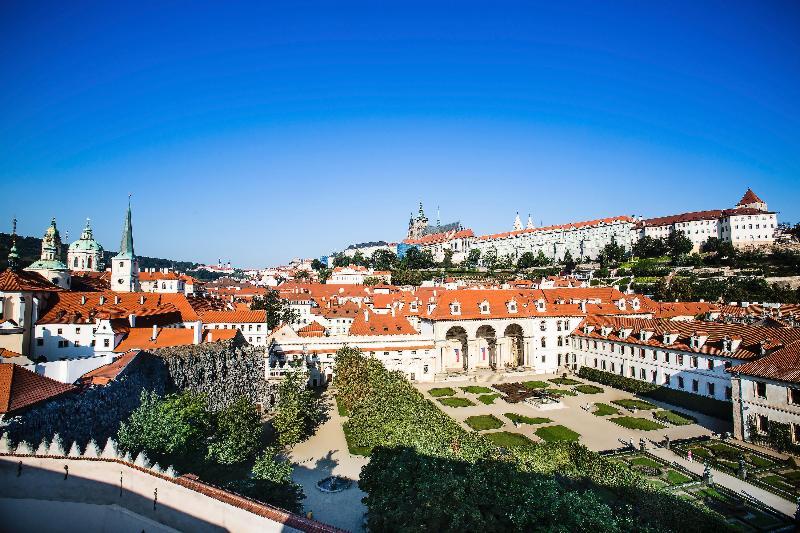Luxury Family Hotel Royal Palace Praga Zewnętrze zdjęcie The Upper Town